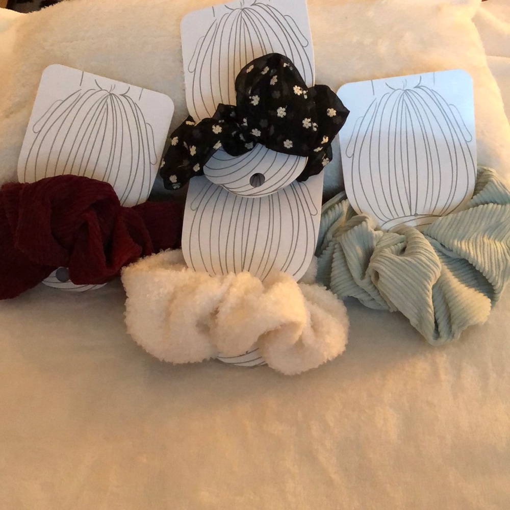 4 as a set, new Forever21 hair scrunchies